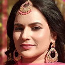 Raj Dhaliwal als Gurdev Kaur