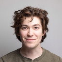 Ethan Anderson als Crowd (Voice)