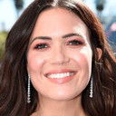 Mandy Moore als Hilary Faye