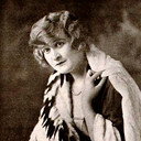 Adele Blood als Helen Danvier