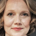 Jette Ostan Vejrup als Social worker