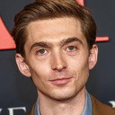 Austin Abrams als Dash