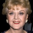 Angela Lansbury als Mama Jean Bello