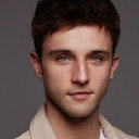 Mikel Niso als Luke Howland