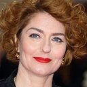 Anna Chancellor als Mrs. Arbuthnott