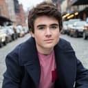 Harrison Holzer als Mike