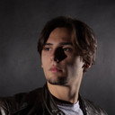 Oscar Delbarre als Matt Davis