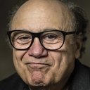 Danny DeVito als Self (EV1 Driver)