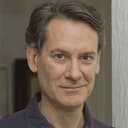 Ezra Barnes als Refugee Father