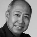 Dann Seki als Albert Akioka
