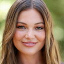 Olivia Holt als Skylar Lewis