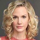 Sarah Blackman als Julie Gillette