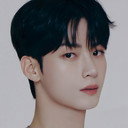 송한겸 als Self
