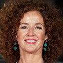 Marta Belenguer als Lauras stepmother