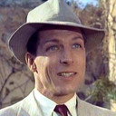 Lyndon Brook als Johnny Sanderson