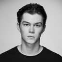 Zac Burgess als Lucien Belmont