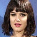 Sara Vega als Roxy
