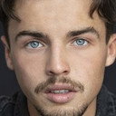 Adam Richardson als Ant Sheridan