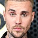 Justin Bieber als Self - Roastee