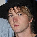 Kyle Fairlie als Max