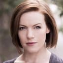 Niamh McGrady als Lorraine