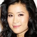 Jadyn Wong als Chinese Reporter
