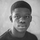 Sefa Yeboah als Issa, l'ouvreur