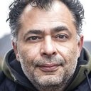 Omar Marzouk als Sig selv