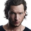 Jackson Davis als Amn. Charlie Wesley
