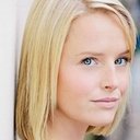 Sarah Smyth als Mary Wolf