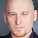 Craig Burnatowski als Le Club Bouncer