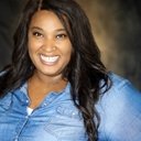 Amia Edwards als Cheery Woman