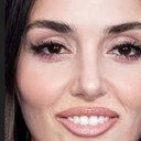 Hande Erçel als Selin Yılmaz