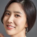Lee Soo-kyung als Hwa-ran