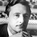 Oleg Cassini als Self - Fashion Designer (archive footage)