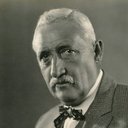 George Nichols als Vigilante Chairman