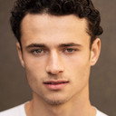 Nick Bisa als Travis Hall