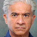 Nilesh Hindocha als Maitre D (uncredited)