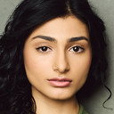 Ava Lalezarzadeh als Cleo