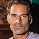 Sean Dhondt als Self - Host
