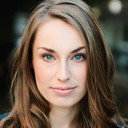 Caiti Ward als Office Worker