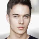 Karl Hughes als Raver