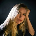 Amanda Drexton als James