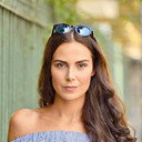 Ula Furlan als Tina