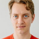 Austin M. Craig als Erik Lund