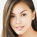 Carmen Soo als Yasmine's Mother