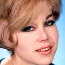Mathé Altéry als Singer