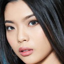 Amanda Tan als Amy