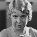 Daphne Pollard als Mrs. May