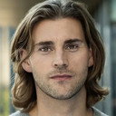 David Michael Moote als Guest House Caroler
